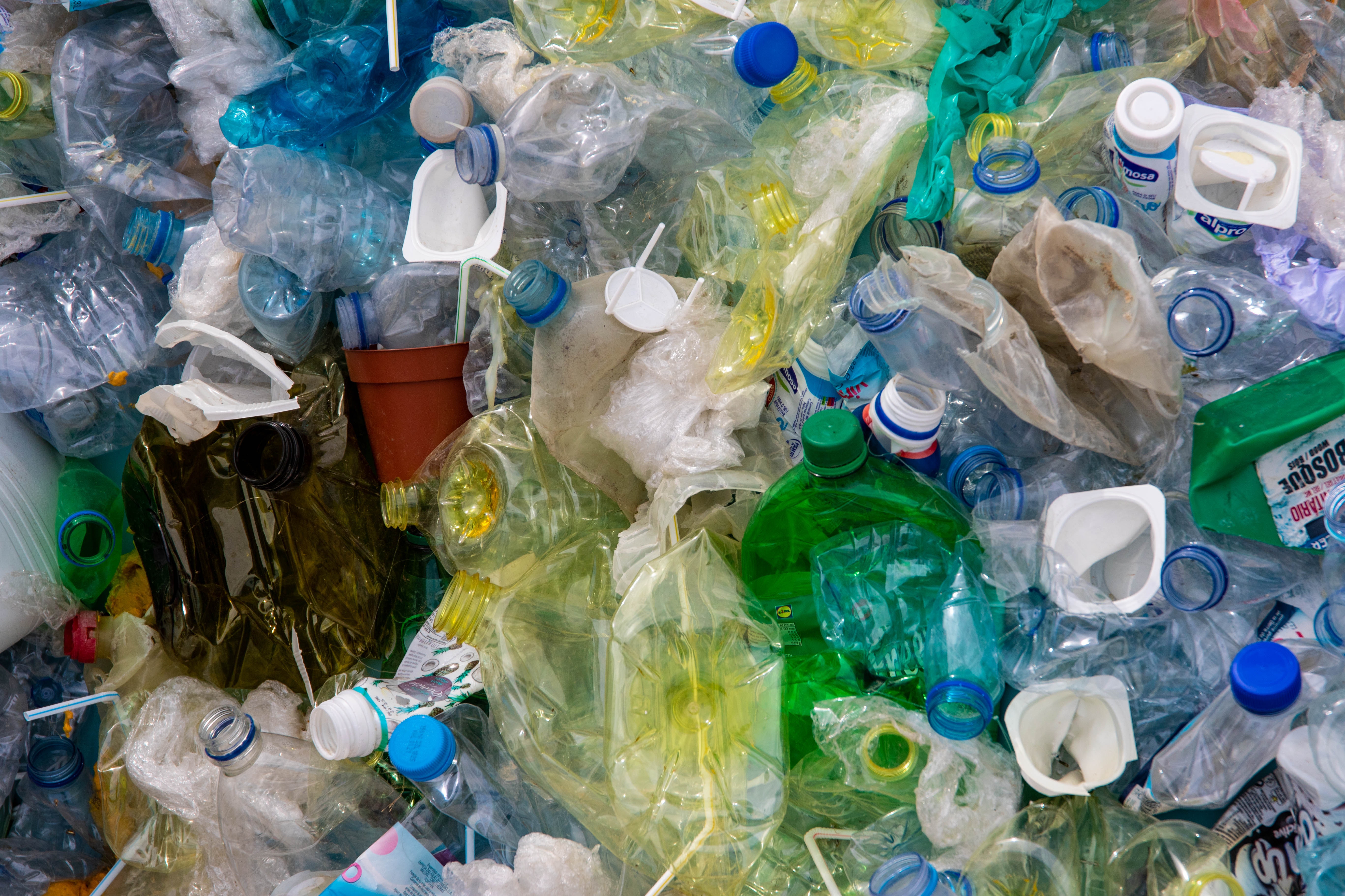 Bild von verschiedenen Plastikmülls